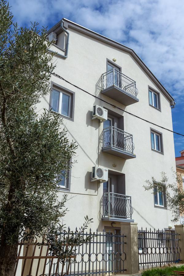 Apartments In City Center Ventus 노바야 외부 사진